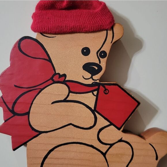 Teddybear Plaque with Red Knit Hat and Bow - Picture 9 of 9